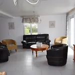 Spacieux Avec Terrain Clos, Terrasse, 4 Chambres, Animaux Acceptes, Pres De - Fr-1-376-104 Feriehus