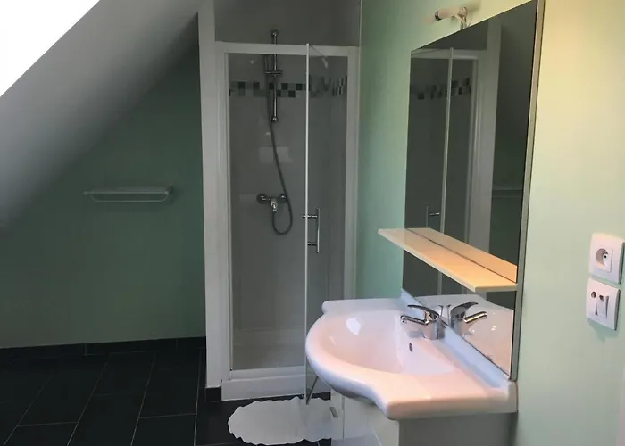 Spacieux Avec Terrain Clos, Terrasse, 4 Chambres, Animaux Acceptes, Pres De - Fr-1-376-104 Vakantiehuis