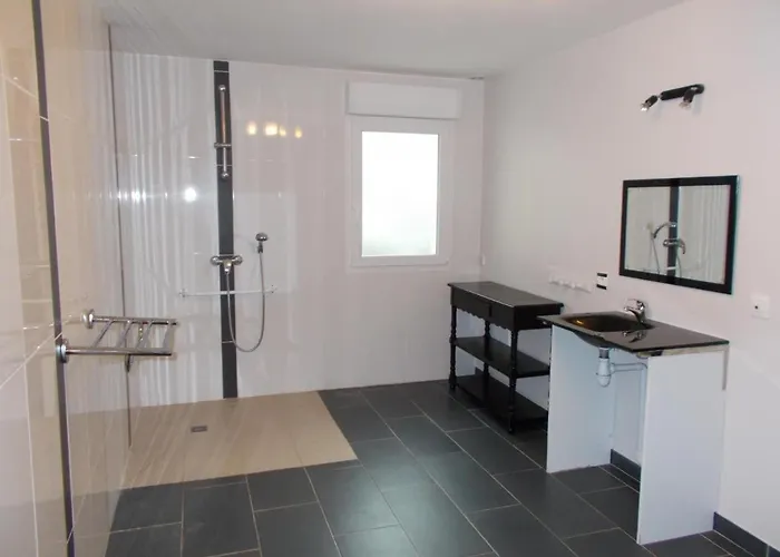 Vakantiehuis Spacieux Avec Terrain Clos, Terrasse, 4 Chambres, Animaux Acceptes, Pres De - Fr-1-376-104