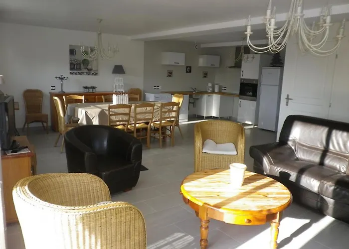 Spacieux Avec Terrain Clos, Terrasse, 4 Chambres, Animaux Acceptes, Pres De - Fr-1-376-104 *